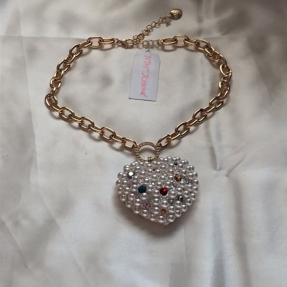 Betsey Johnson Gold Tone Pop Heart Faux Pearl & Crystal Statement Necklace NWT - Picture 11 of 13